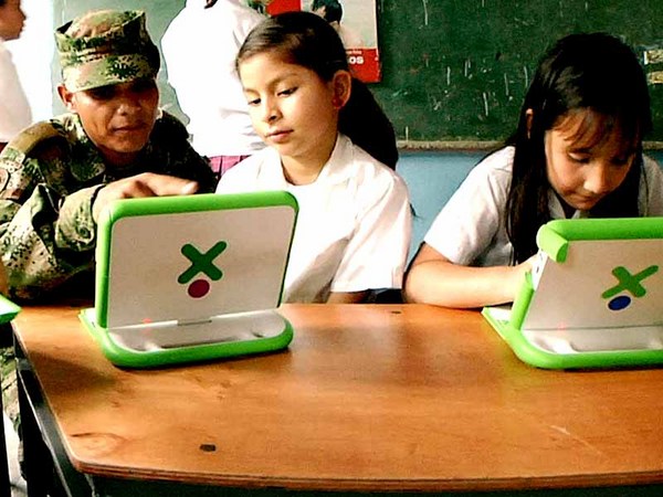 Nicholas Negroponte: Taking OLPC to Colombia