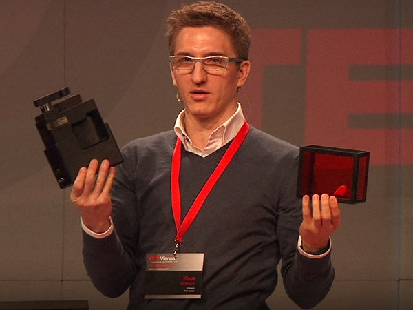 Klaus Stadlmann: The world's smallest 3D printer