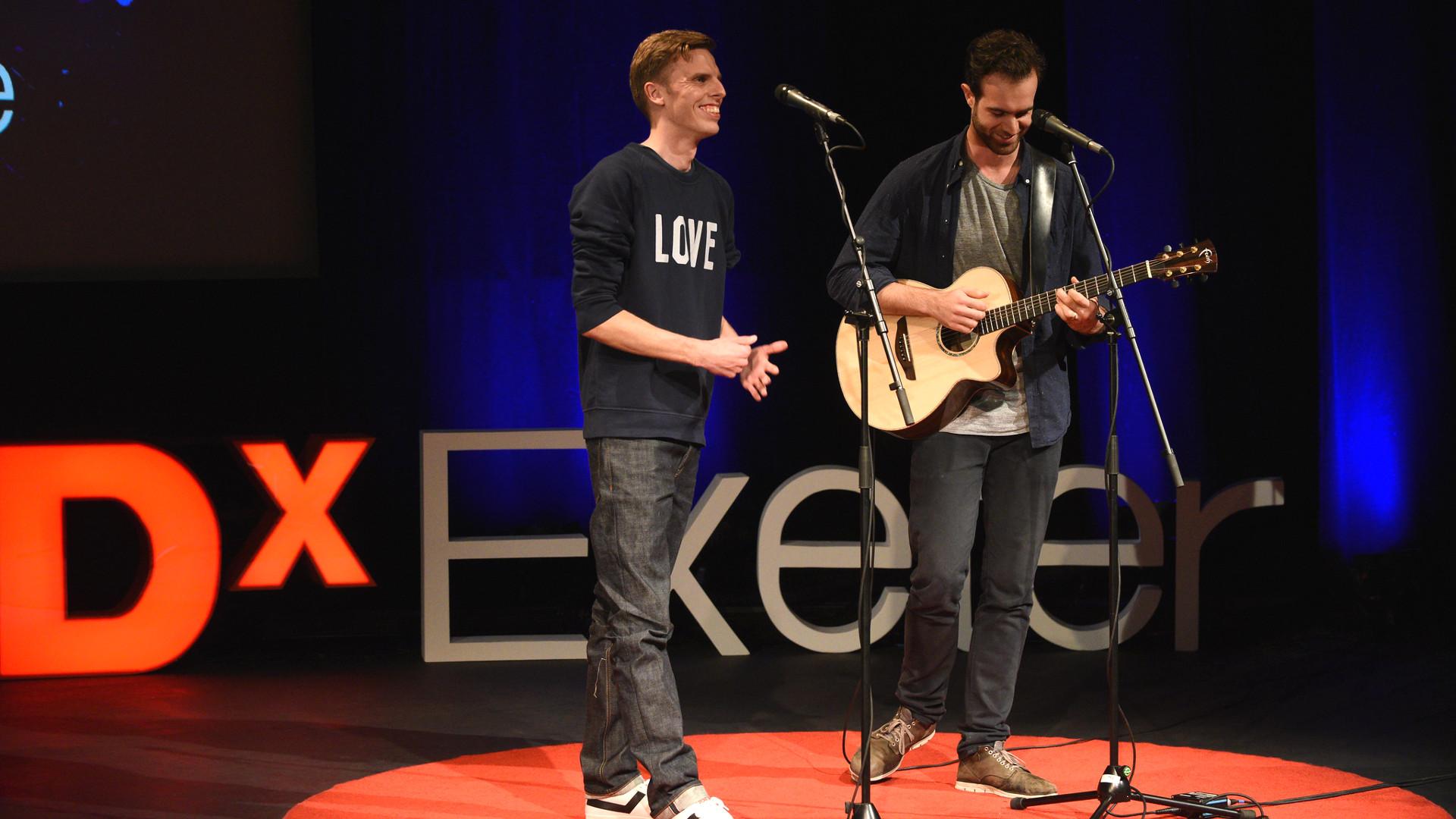 Harry Baker أغاني الأمل من أجل الكوكب هاري وكريس Tedxexeter