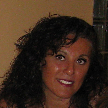 Elisa Santos T.