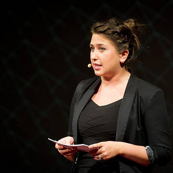 Réka R. Artner