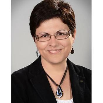 Erika Kalmarne Hollosi