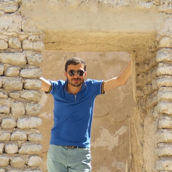 Vahid  Khoramian