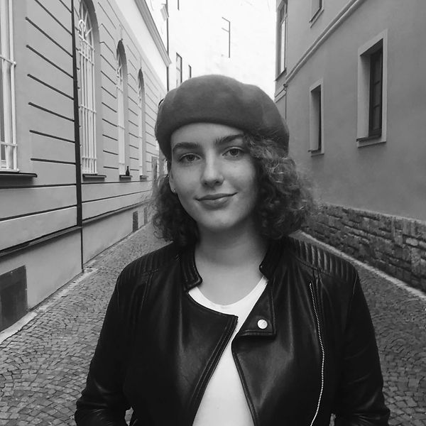 Viktória Olléová