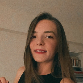 Büşra Ay
