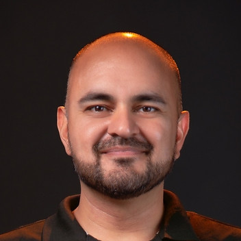 Luis E Vera