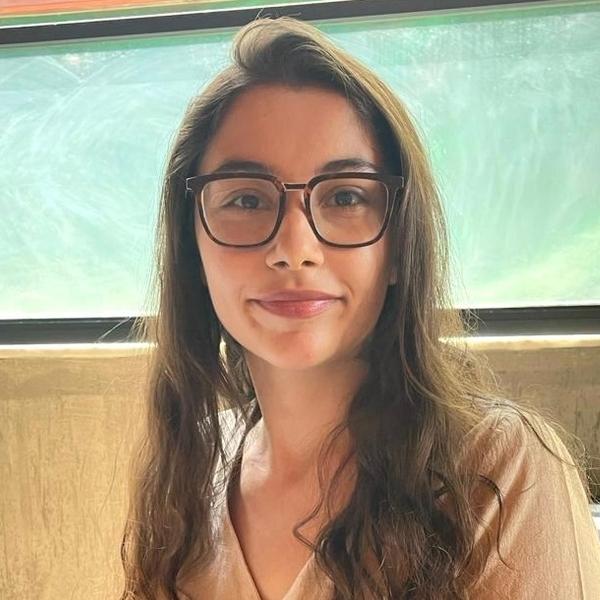 Özlem Ay