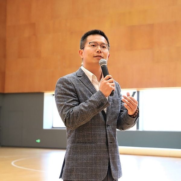 Linfeng Zhao