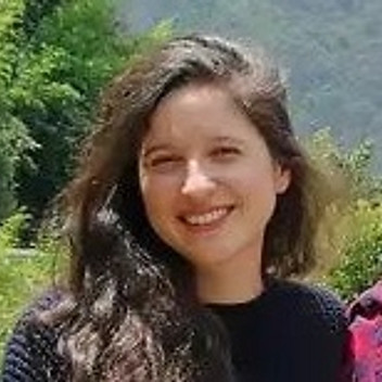 Carlota E B