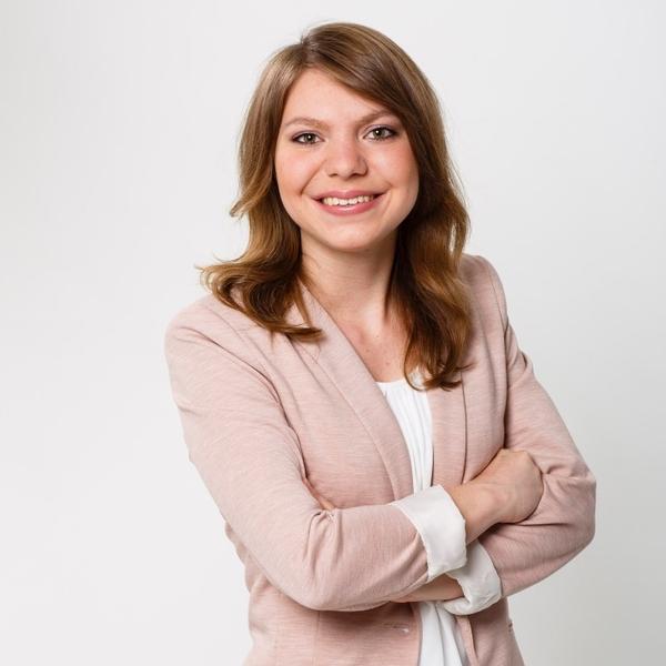 Nadine  Helmstetter