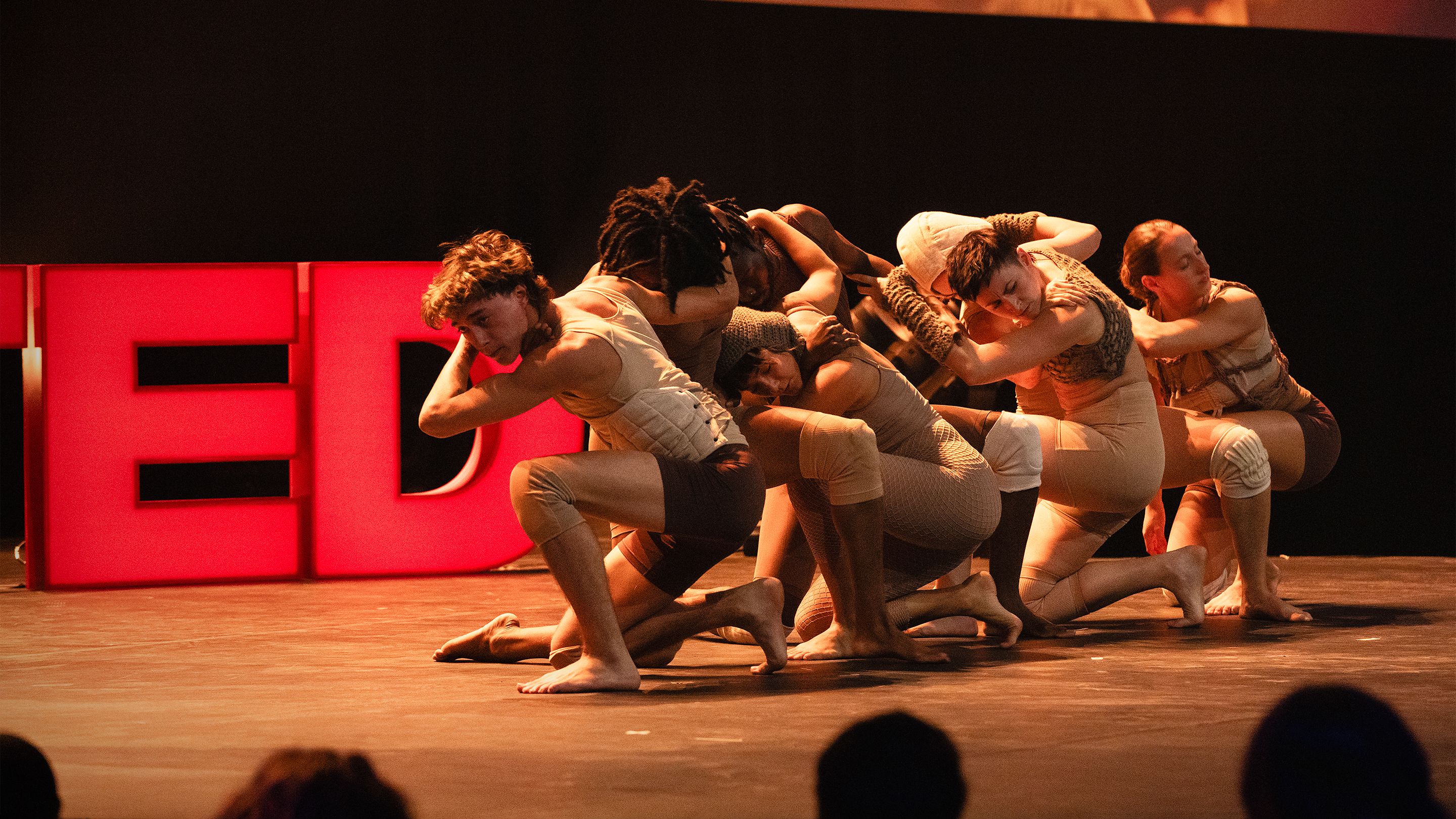 A dance that turns like a machine