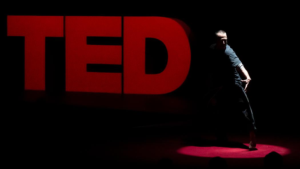 Tony Testa: A spine-tingling dance of light and shadow | TED Talk