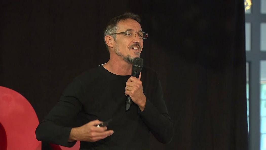 Phillipe Mathieu Philippe Mathieu: L'homme est une machine comme les autres ! | TED Talk