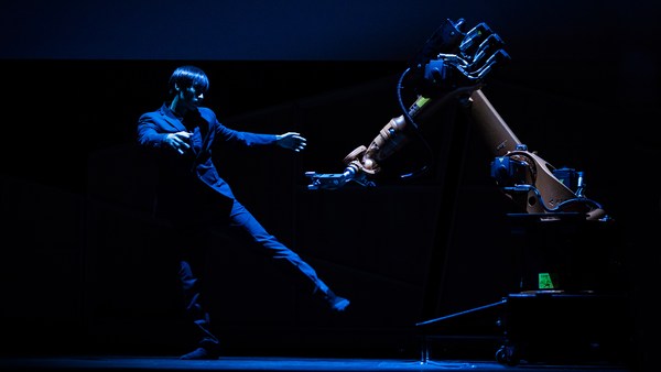 Huang Yi & KUKA: A human-robot dance duet