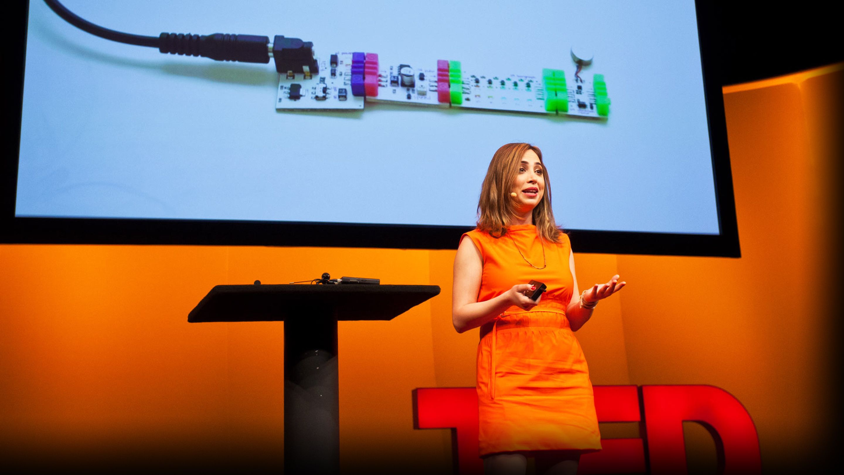 Building blocks that blink, beep and teach
