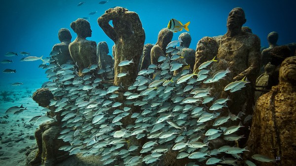 Jason deCaires Taylor: An underwater art museum, teeming with life