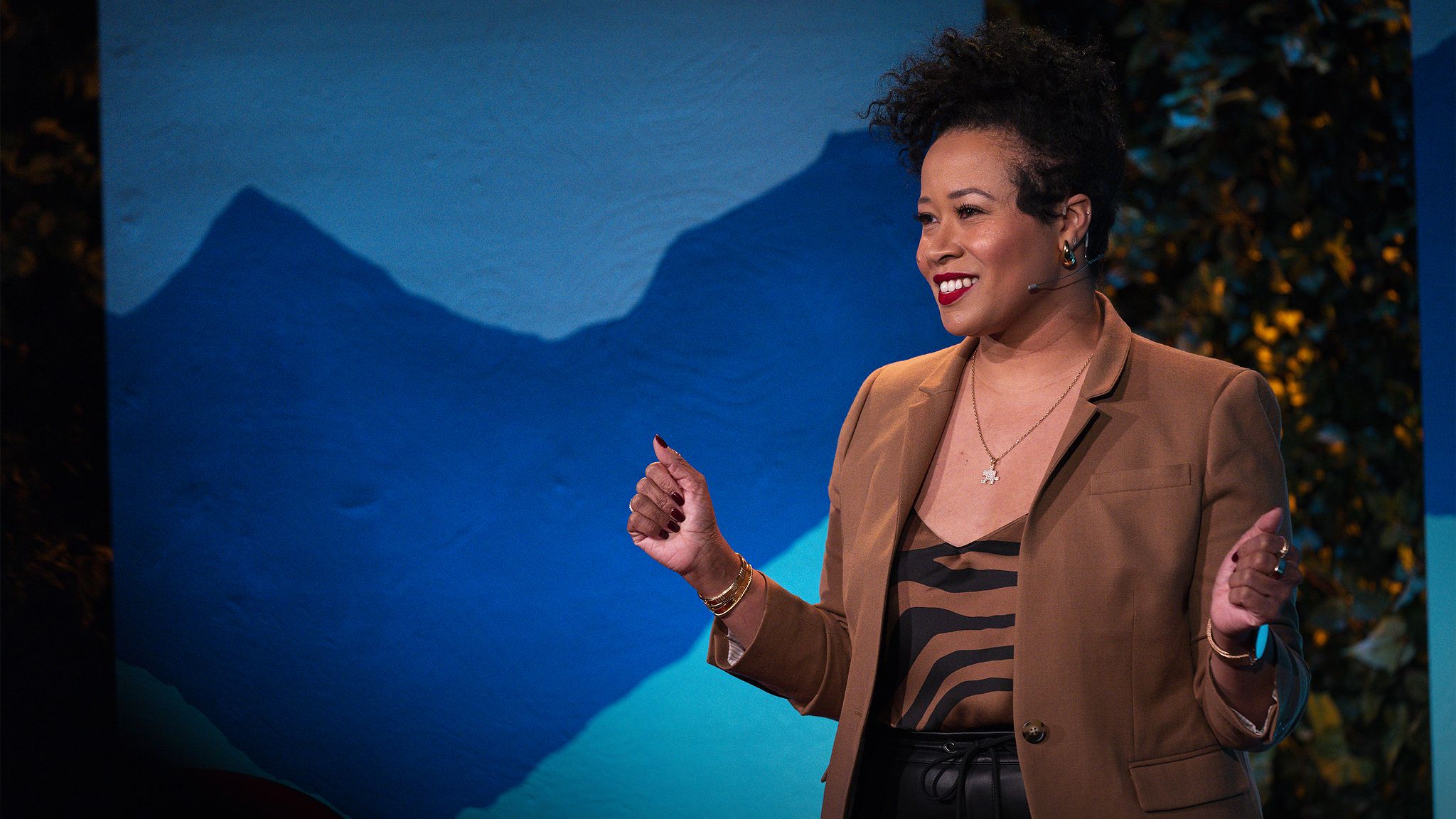 Amber Cabral: 3 steps to better connect with your fellow humans | TED Talk