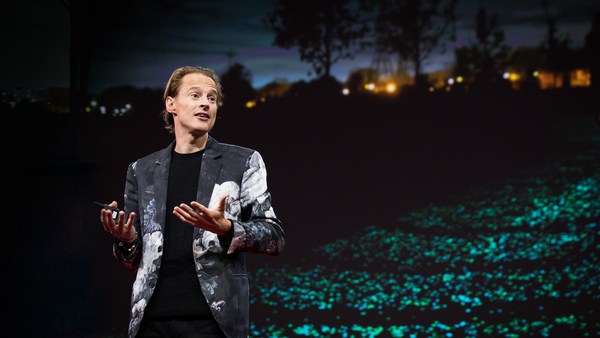 Daan Roosegaarde: A smog vacuum cleaner and other magical city designs