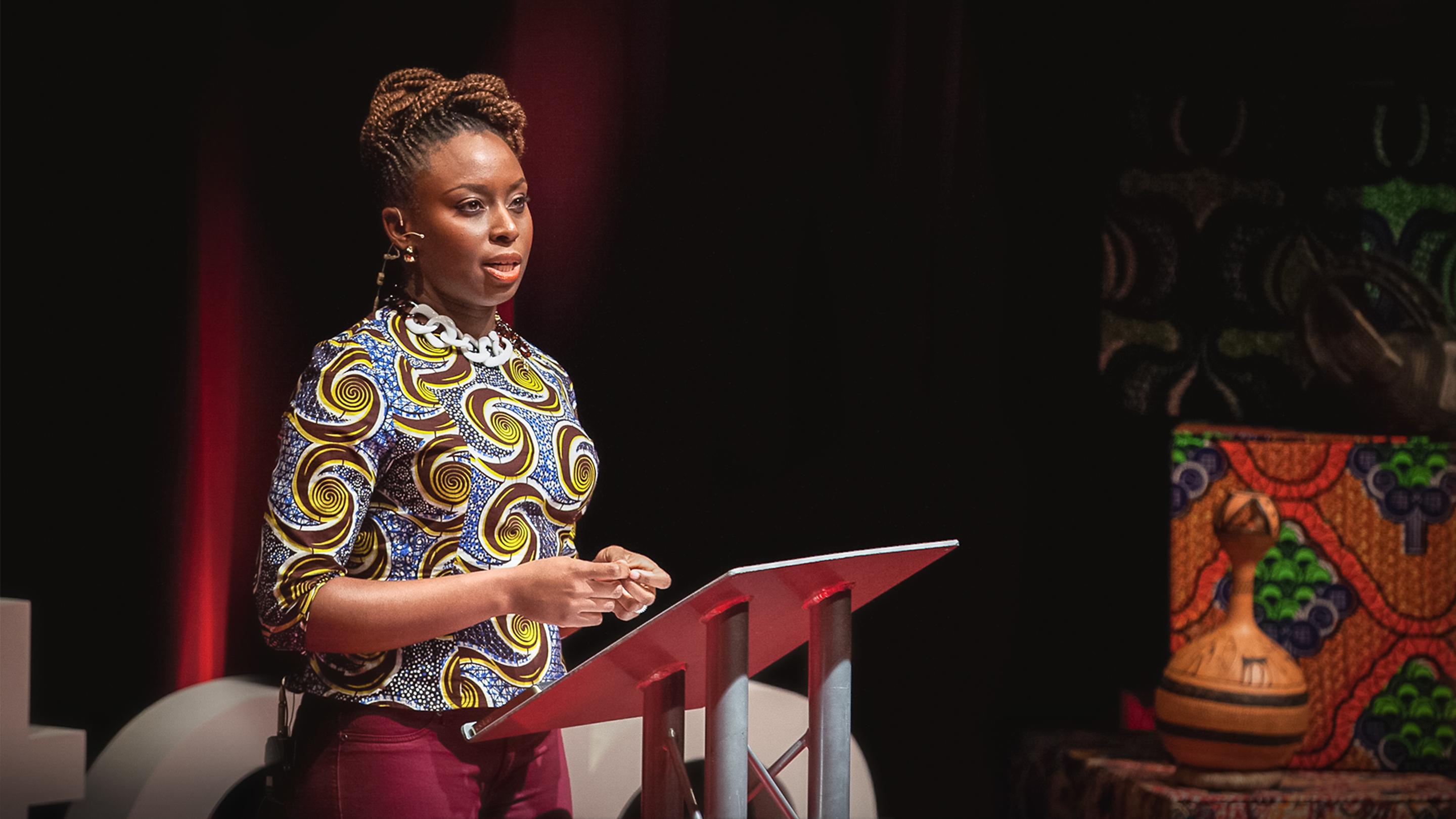 チママンダ・ンゴズィ・アディーチェ: 男も女もみんなフェミニストじゃなきゃ | TED Talk